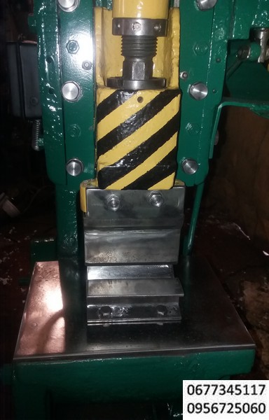 пресс кривошипный  6,3 тонн усилием советский , пресс с кривошипно-шатунным механизмом действия и электрическим питанием , ,олх ,предназначен для операций холодной штамповки: вырубки, пробивки, гибки, неглубокой вытяжки , опресcовки  зажимов , скоб и наконечников на проводах , таблетпресс , таблетирование , возможность ручного , операций холодной штамповки из ленты, полосы и штучных заготовок, простота в работе и обслуживании ножного управления, штампы, пуансон , матрица, блоки штампов, пресс предназначен для различных , пресс небольшой кривошипный, пресс механический для небольшого бизнеса, Штампы, блоки штампов ,матрица, пуансон, штамповая оснастка, струбцины , штативы, ручной пресс для штамповки, рычажный ручной пресс для штамповки, пресс гараж , пресс мастерская, предназначен для штамповки деталей на провал, а также других операций штамповки с необходимым усилием до 6,3 тонн. Ход ползуна регулируемый.